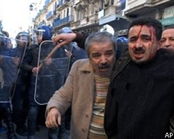Египетские беспорядки перекинулись на Алжир